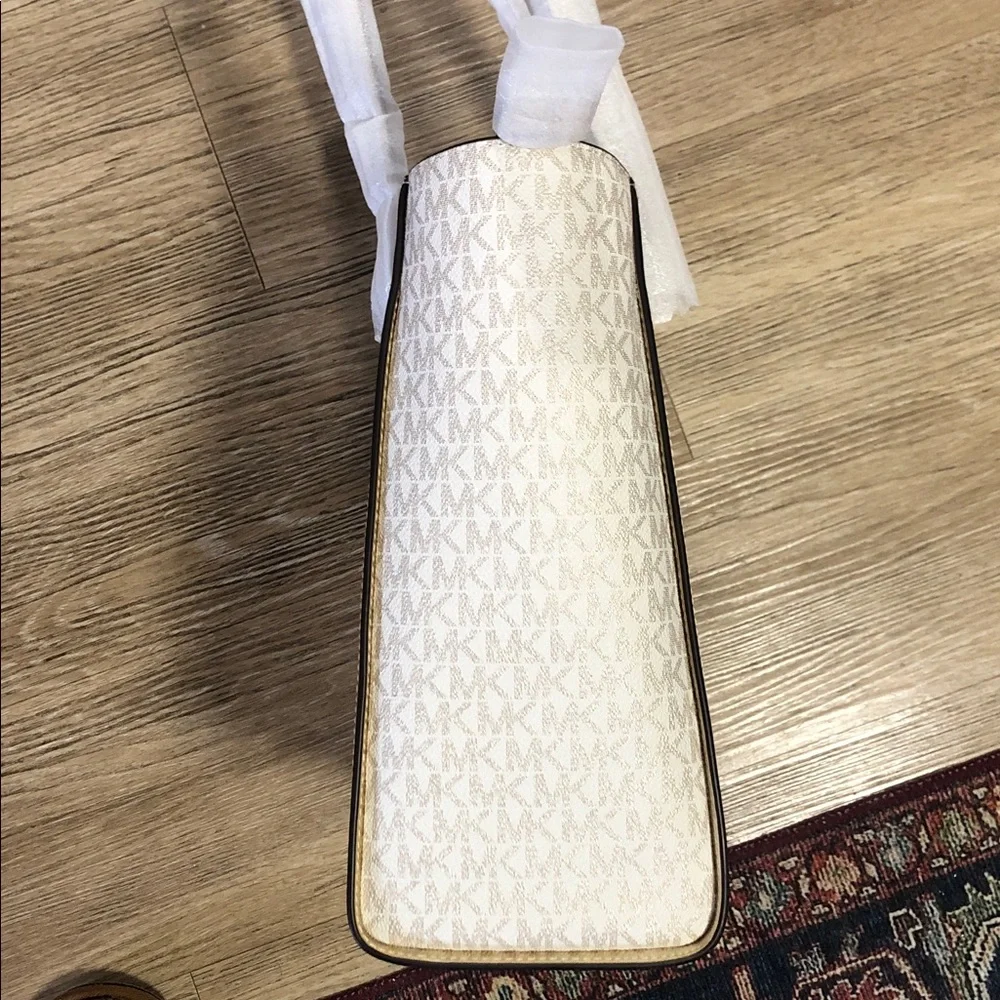 New Michael Kors Cream and Gold Large Tote Bag - Picture 13 of 14